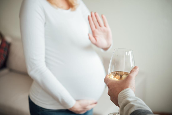 những đồ uống cần tránh khi mang thai