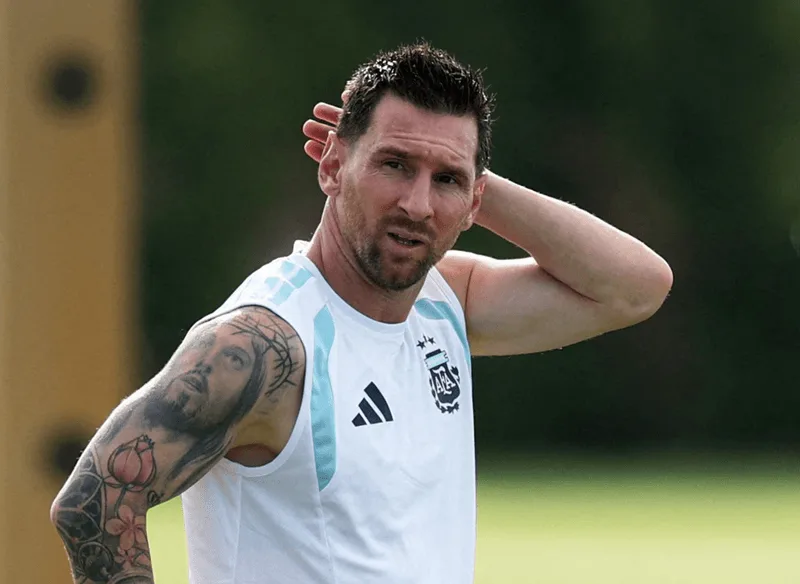 Chiều cao của Lionel Messi có sự chênh lệch với các ngôi sao lớn trong làng bóng đá.